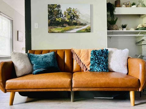Suite Home Indiana #4 |QUEEN Cozy Studio Apartment