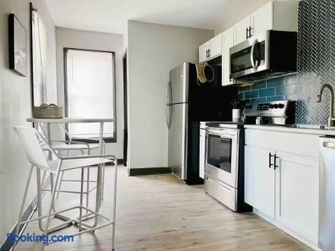 Suite Home Indiana #4 |QUEEN Cozy Studio Apartment