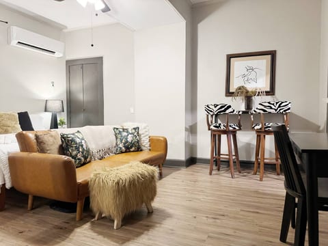 Suite Home Indiana #2 |KING 1BR/1BA Apartment