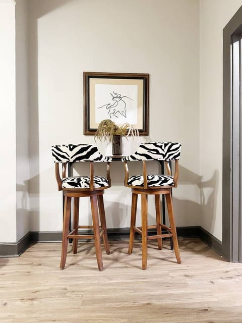 Suite Home Indiana #2 |KING 1BR/1BA Apartment