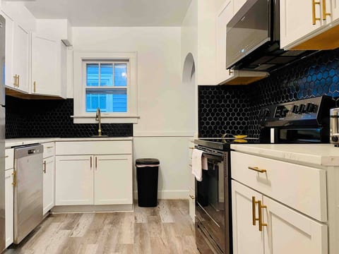 Suite Space B | KING 1BD/1BA Apt near UE