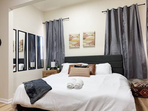 The Cardinal 808 B | KING 1BD/1BA Apt