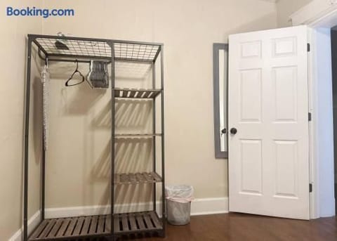The Harrison C | KING 1BD/1BA Apt near Riverfront