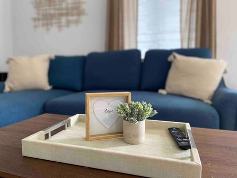 Henderson Haven / KING 2BD/1BA Apartment
