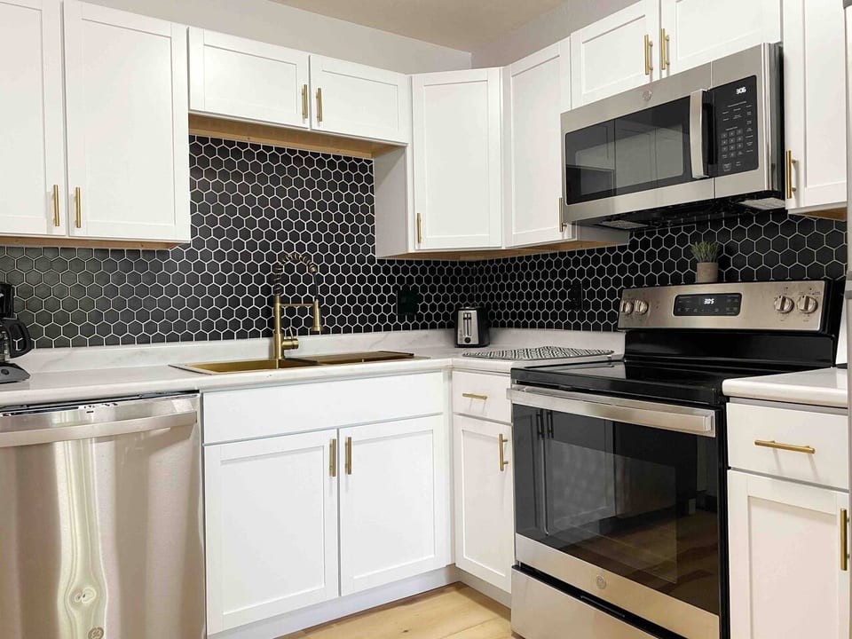Henderson Haven / KING 2BD/1BA Apartment - Henderson