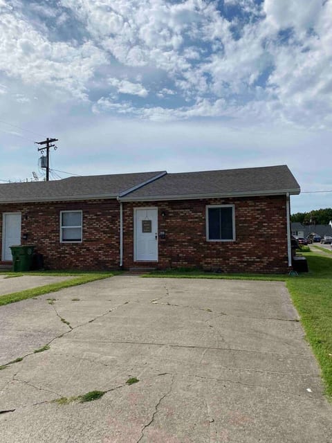 Henderson Haven / KING 2BD/1BA Apartment
