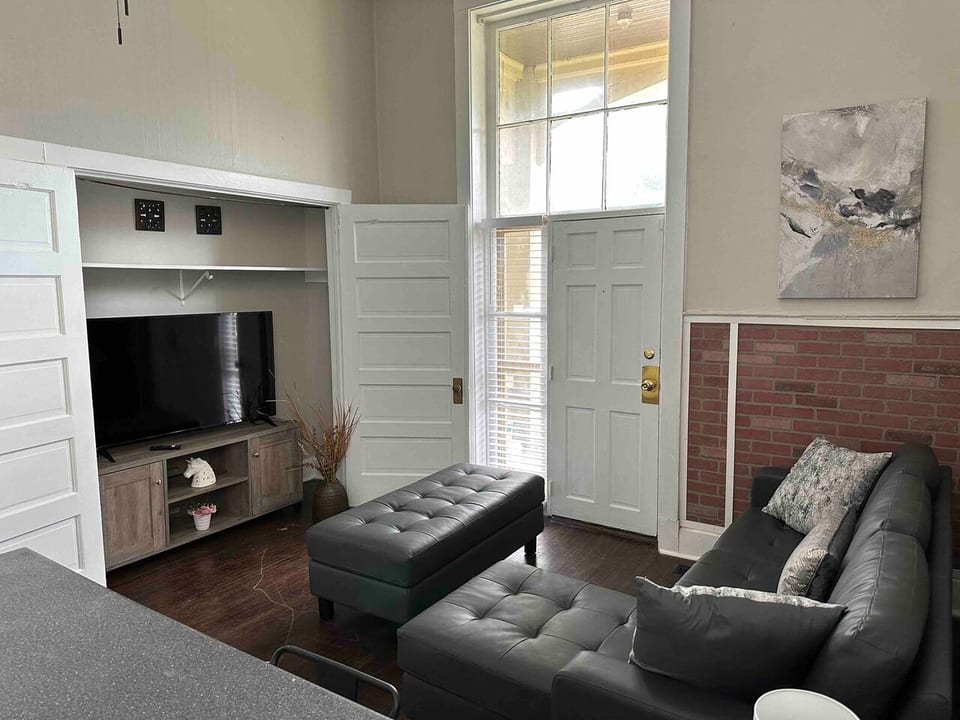 The Harrison A | QUEEN 1BD/1BA Apt near Riverfront - Evansville