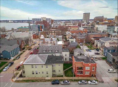 The Harrison A | QUEEN 1BD/1BA Apt near Riverfront