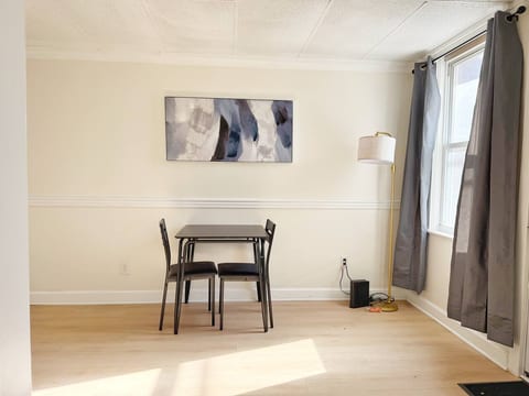 Redbrick Suites B | Queen 1BD\1BA Apt near UE