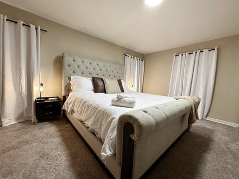 Southeast Suite / 1BD/1BA Apt near UE