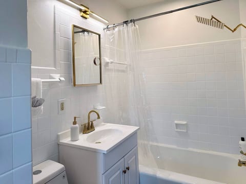 Southeast Suite / 1BD/1BA Apt near UE