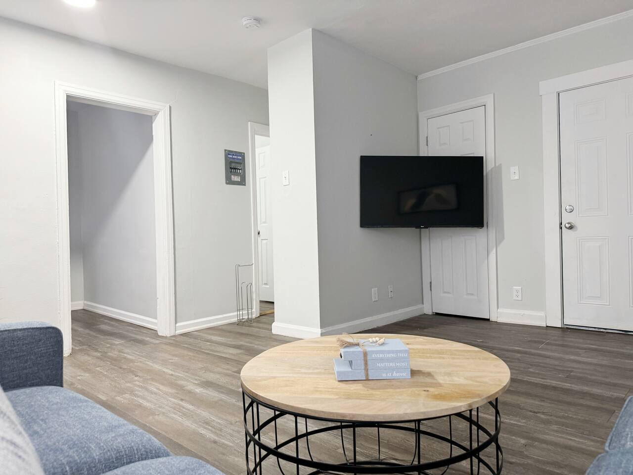 Riverside A6 | QUEEN 1BD/1BA Apt near River