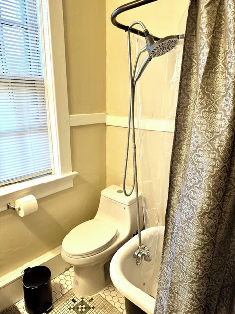 The Harrison G | KING 1BD/1BA Apt near Riverfront