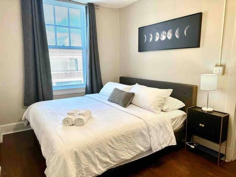 The Harrison G | KING 1BD/1BA Apt near Riverfront