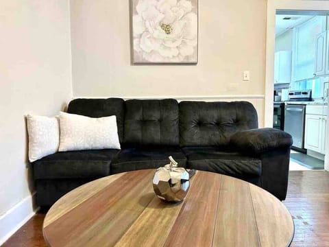 The Harrison G | KING 1BD/1BA Apt near Riverfront