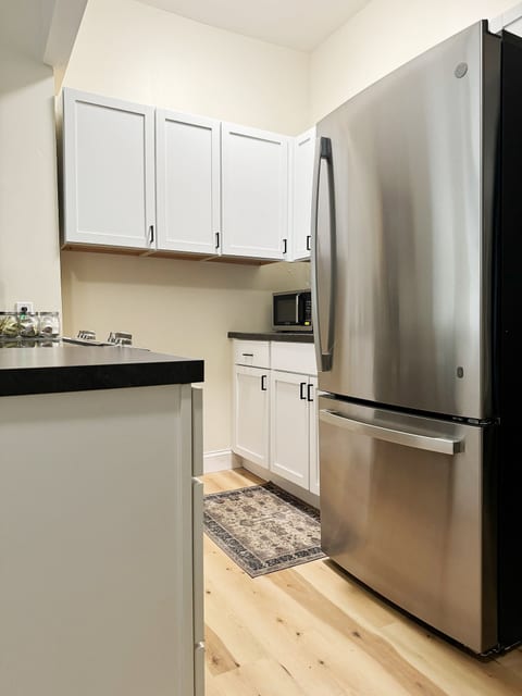 The Cardinal 810 A | KING 1BD/1BA Apt