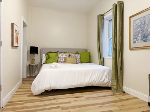 The Cardinal 810 A | KING 1BD/1BA Apt