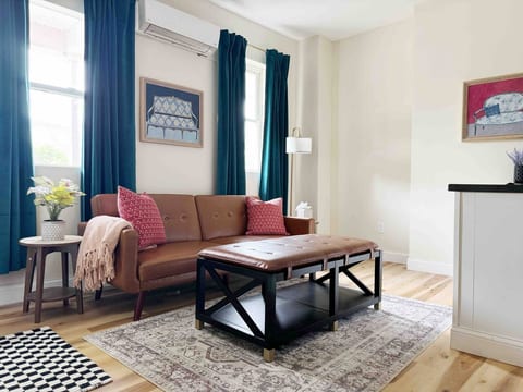 The Cardinal 810 A | KING 1BD/1BA Apt