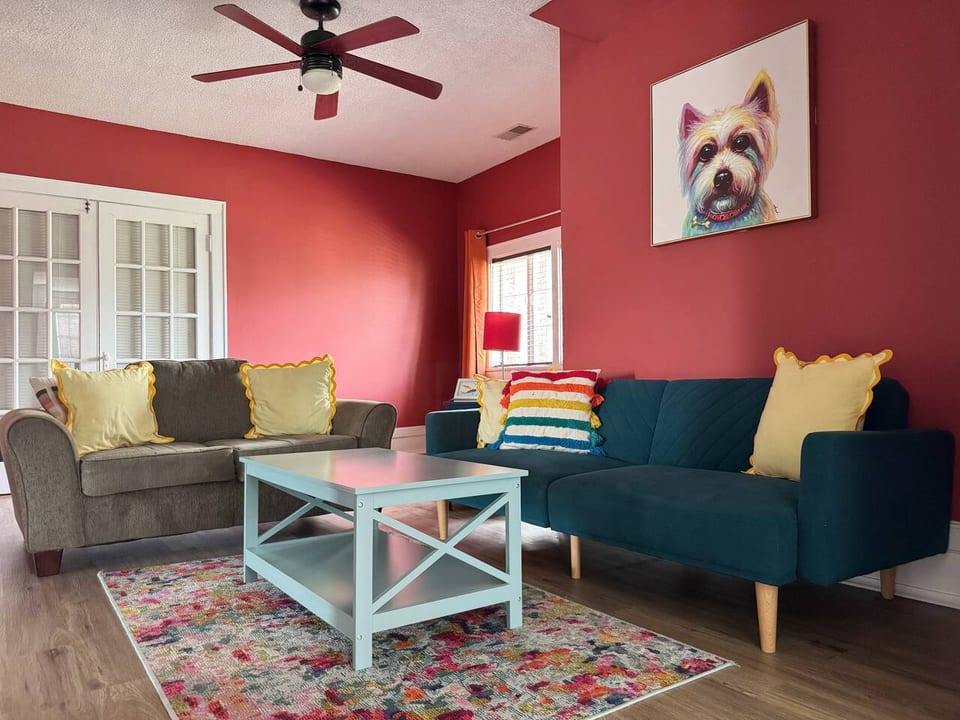 The Rose Inn E | KING 1BD/1BA Apt near Downtown - Evansville