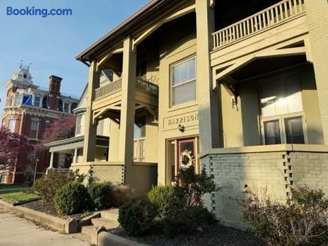The Harrison H | QUEEN 1BD/1BA Apt near Downtown