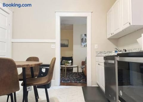 The Harrison H | QUEEN 1BD/1BA Apt near Downtown