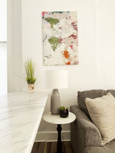 The Harrison D | QUEEN 1BD/1BA Apt near River