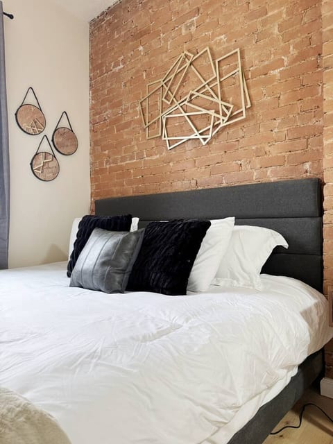 The Cardinal 810 D | 3BD/1BA Centrally Located Apt