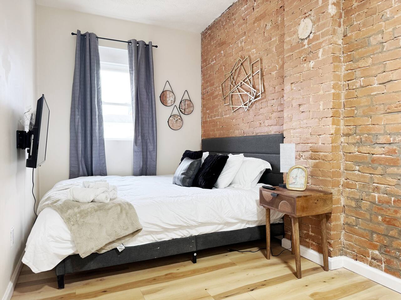 The Cardinal 810 D | 3BD/1BA Centrally Located Apt