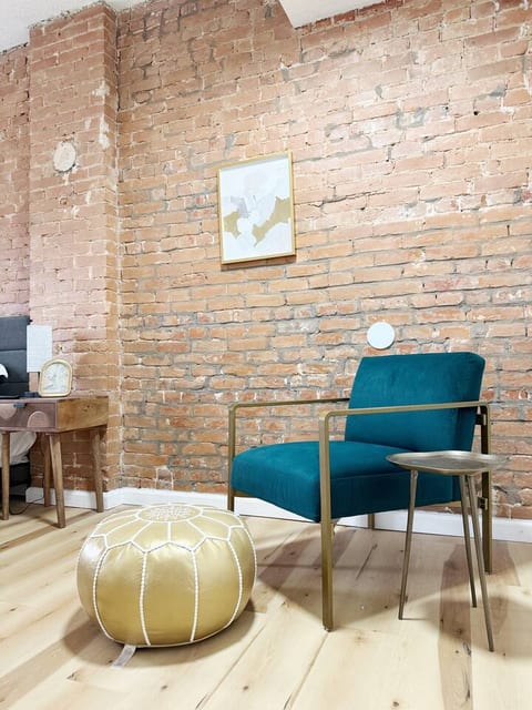 The Cardinal 810 D | 3BD/1BA Centrally Located Apt