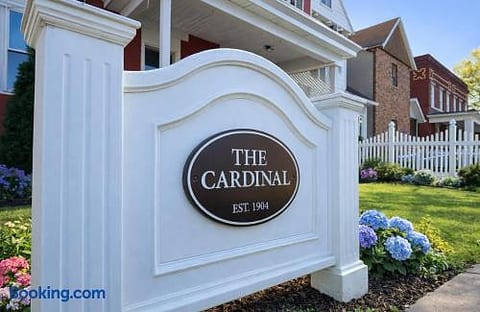 The Cardinal 810 D | 3BD/1BA Centrally Located Apt