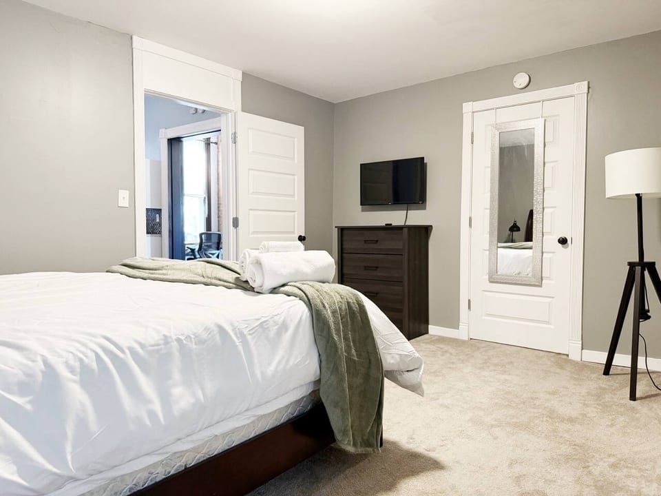 Chandler Studio Apartments - Evansville