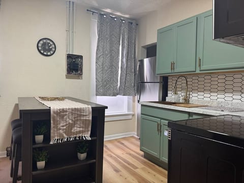 The Cardinal 808 C | KING 2BD/1BA Chic Apt