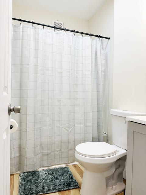 The Cardinal 808 A | KING 1BD/1BA Studio Apt