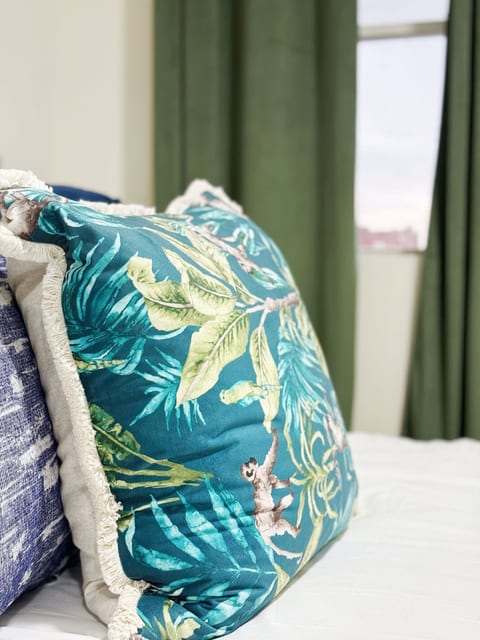 The Cardinal 808 A | KING 1BD/1BA Studio Apt