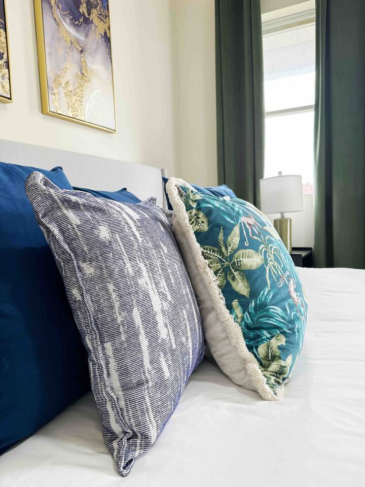 The Cardinal 808 A | KING 1BD/1BA Studio Apt