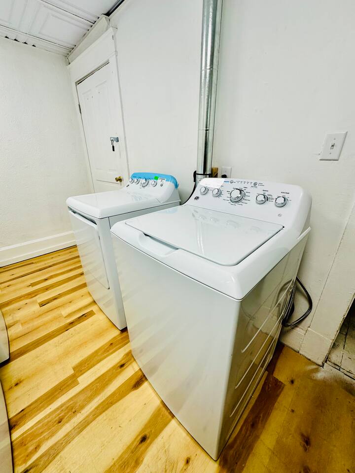 The Cardinal 810 B | QUEEN 1BD/1BA Studio Apt