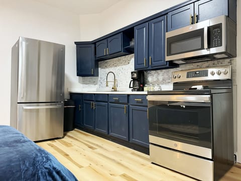 The Cardinal 810 B | QUEEN 1BD/1BA Studio Apt
