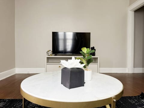 The Harrison B | KING 1BD/1BA Apt near Downtown