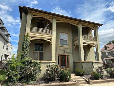 The Harrison B | KING 1BD/1BA Apt near Downtown