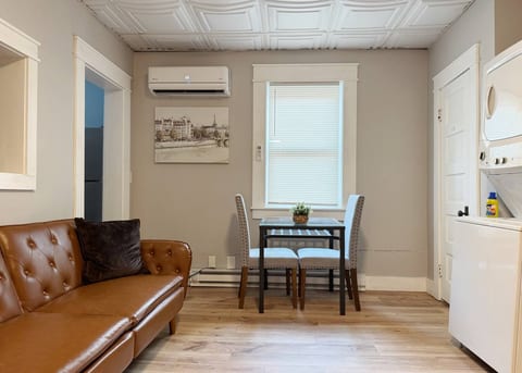 Cozy One-Bedroom Studio in downtown EVV