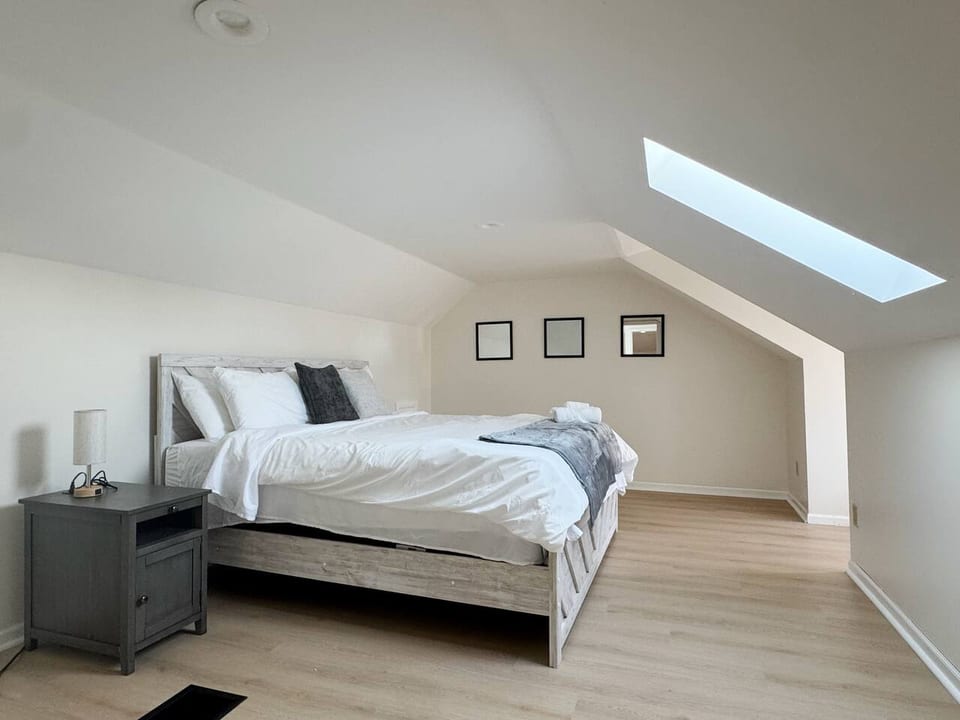Princeton Suite 6 | KING 2BR/2BA - Princeton