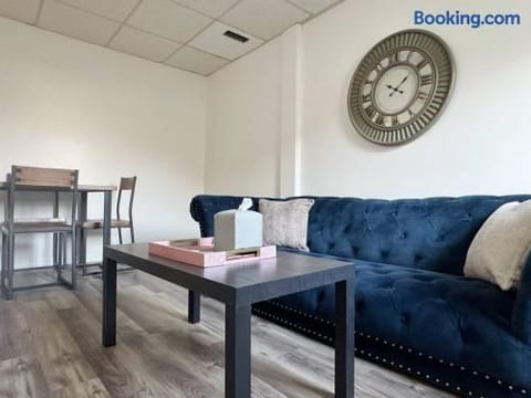 Princeton Suite 6 | KING 2BR/2BA
