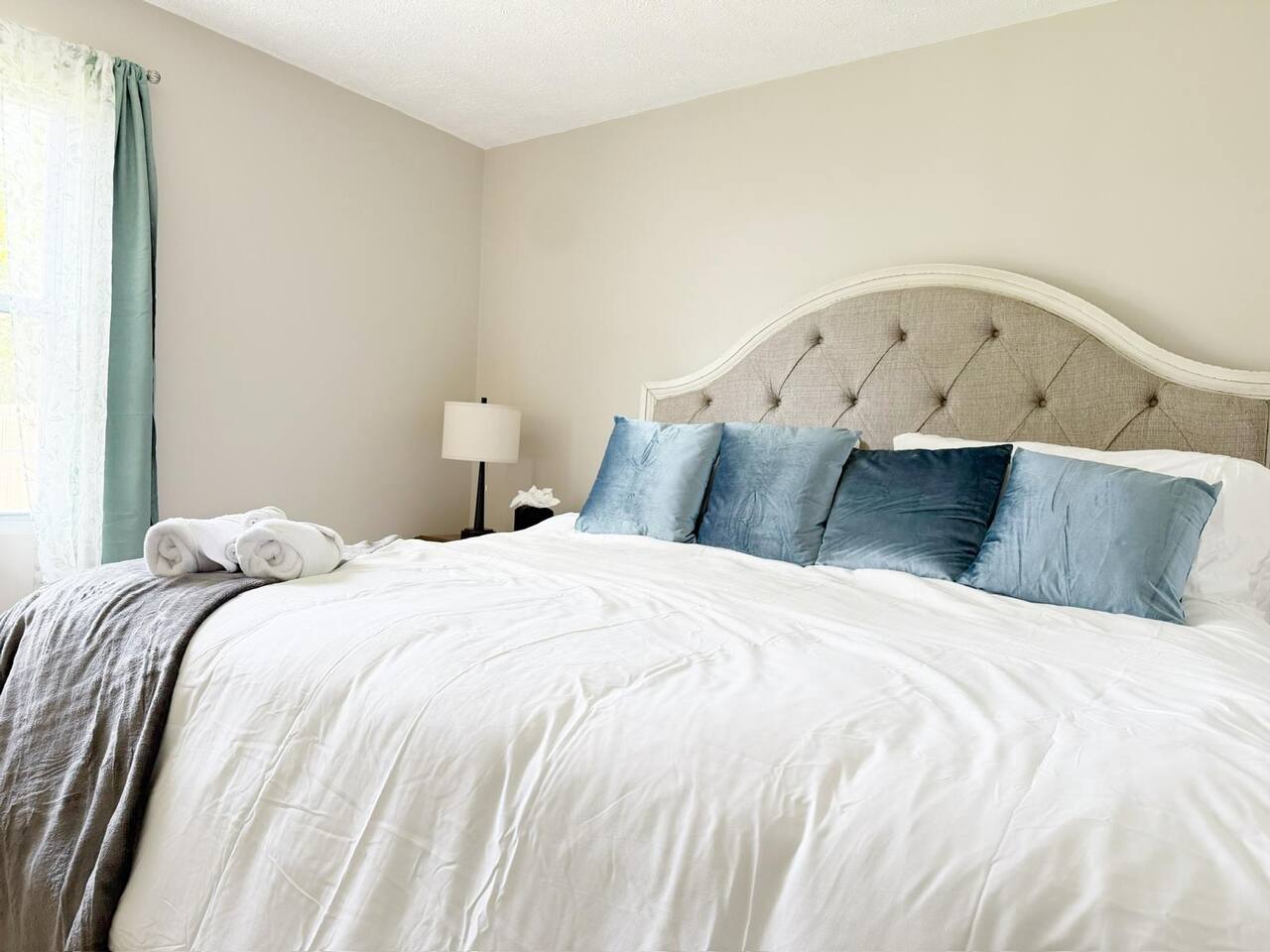 5th Street Retreat - KING 1BD-1BA Apt in Henderson