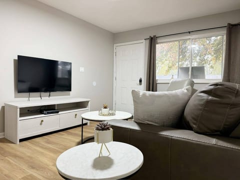 Cozy Retreat | KING 2BD/1BA Duplex Apt in Ev