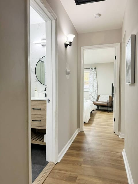 Cozy Retreat | KING 2BD/1BA Duplex Apt in Ev