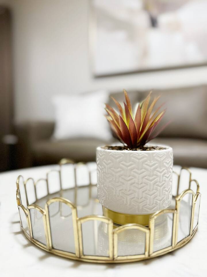 Cozy Retreat | KING 2BD/1BA Duplex Apt in Ev