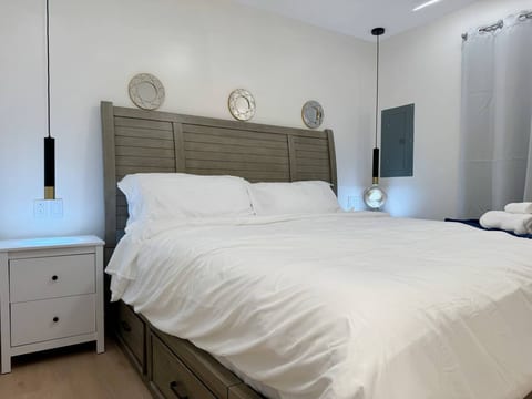 Cypress Suites 7A | KING 2BD/1BA Apt in Newburgh