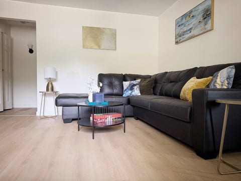 Cypress Suites 7A | KING 2BD/1BA Apt in Newburgh