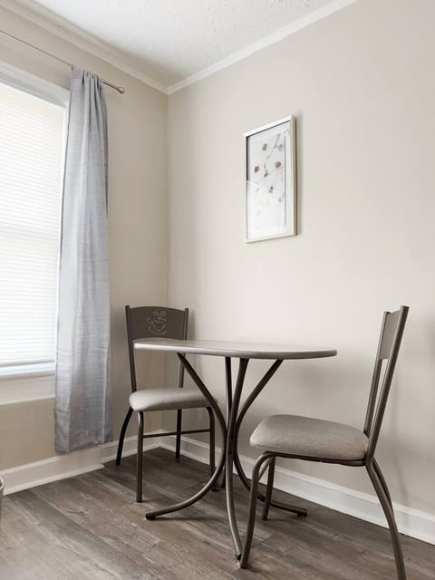 Riverside A3 | QUEEN 1BD/1BA Apt near River