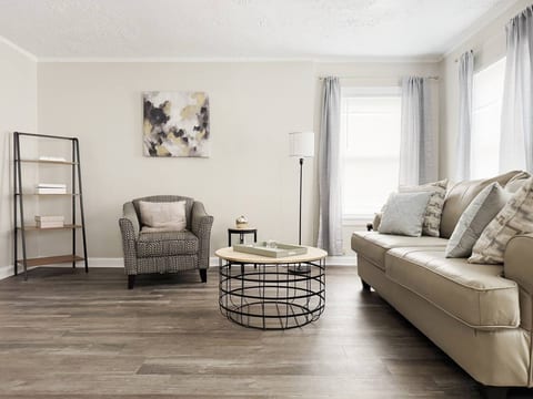 Riverside A3 | QUEEN 1BD/1BA Apt near River